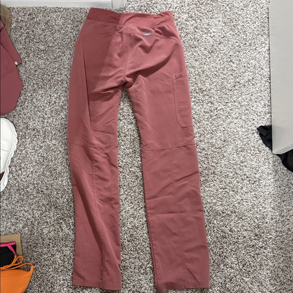 FIGS Mauve Scrub Pants with Hot Pink Drawstring - Picture 4 of 4